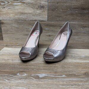 Vince Camuto Georgina Silver Leather Peep Toe Heels Women's Size 8
